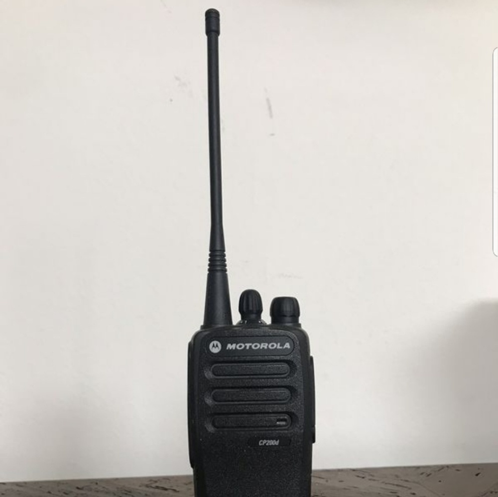 MOTOROLA CP200D 2-WAY PORTABLE RADIO - Picture 2 of 2